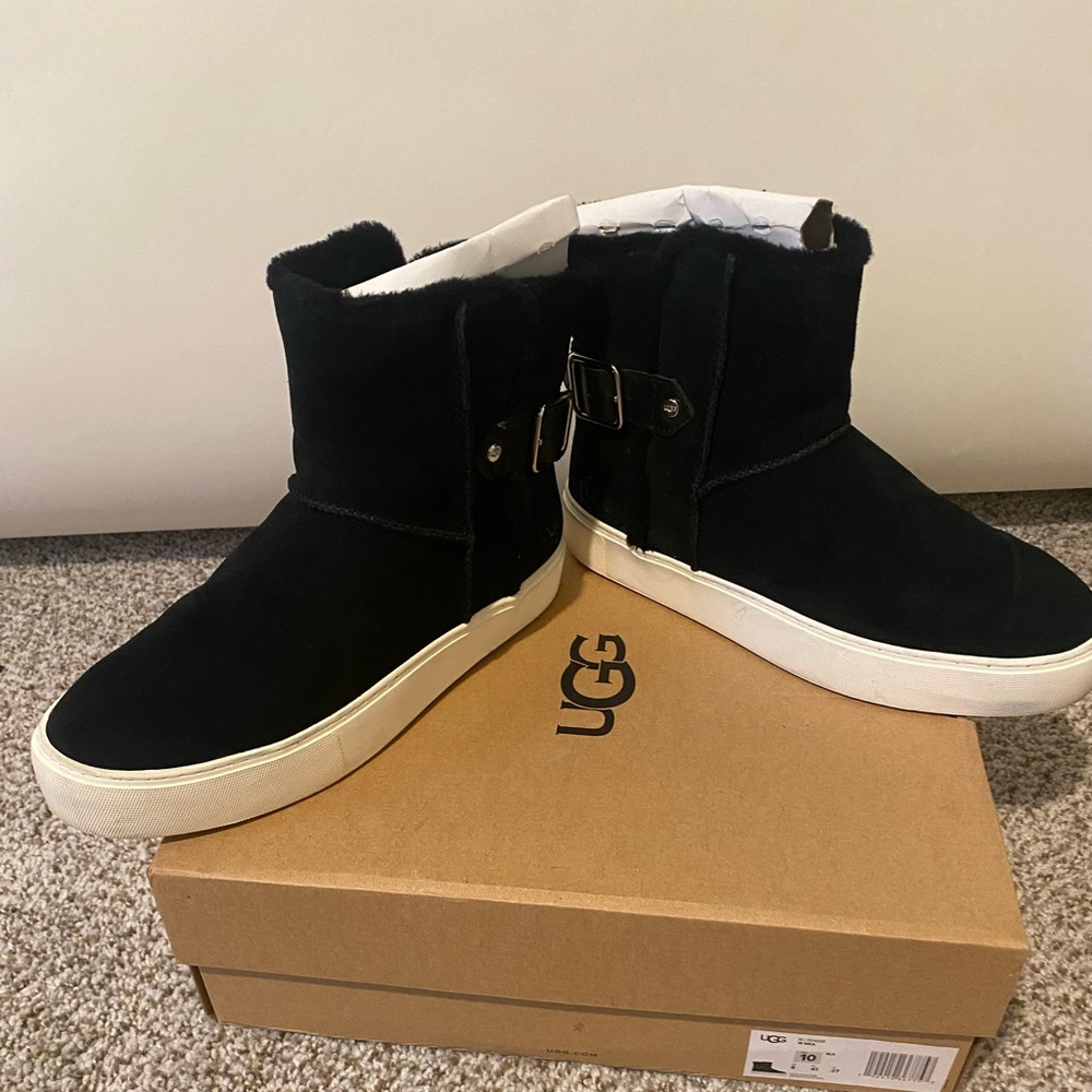 Ladies Ugg Sneakers high top with fur inside size 10 some wear on edges of sole